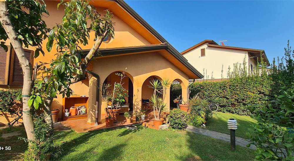 casa lato strada 