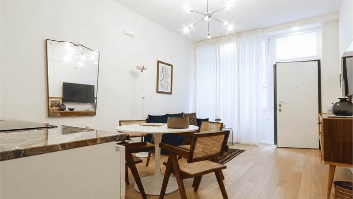 2 locali ristrutturato ed arredato . Città Studi